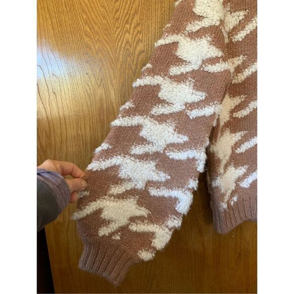 LINE & DOT Houndstooth Plush Sweater Tan Size S - Picture 7 of 12